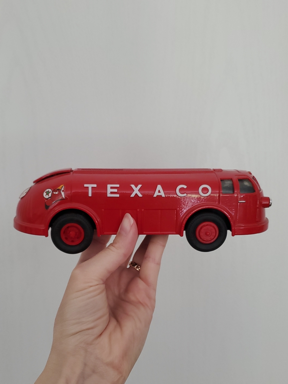 1994 Texaco Collectible Edition 11 Red Tanker Metal Truck Bank